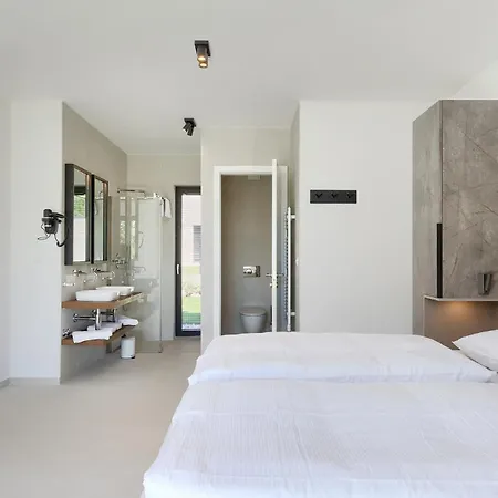 Beautiful Vegt With Pool In *