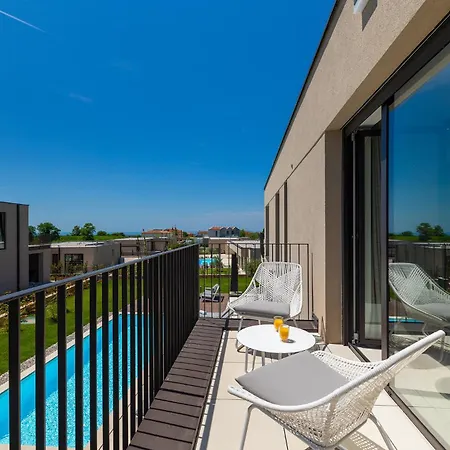 Beautiful Vegt With Pool In * Labinci