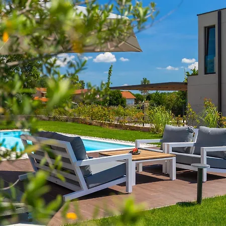 Villa Beautiful Vegt With Pool In *