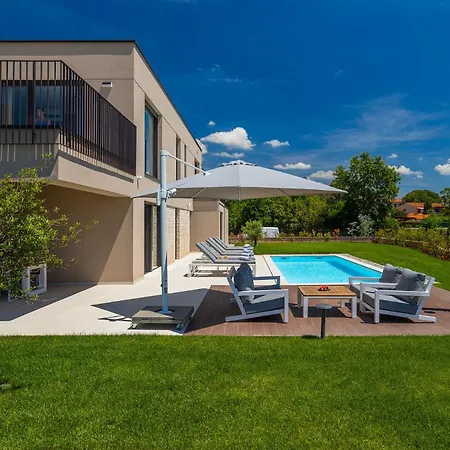 Beautiful Vegt With Pool In Villa *