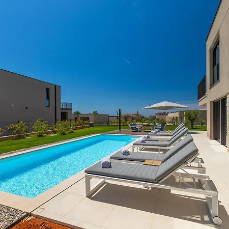 Villa Beautiful Vegt With Pool In *