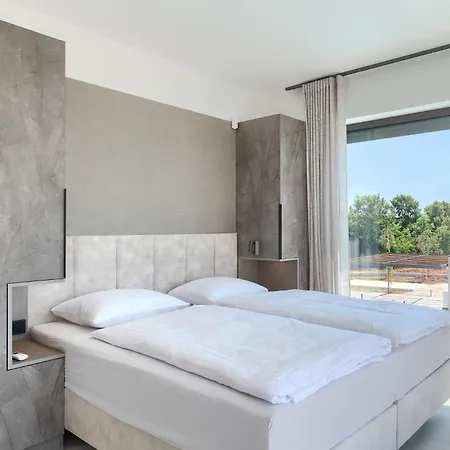 Villa Beautiful Vegt With Pool In Labinci